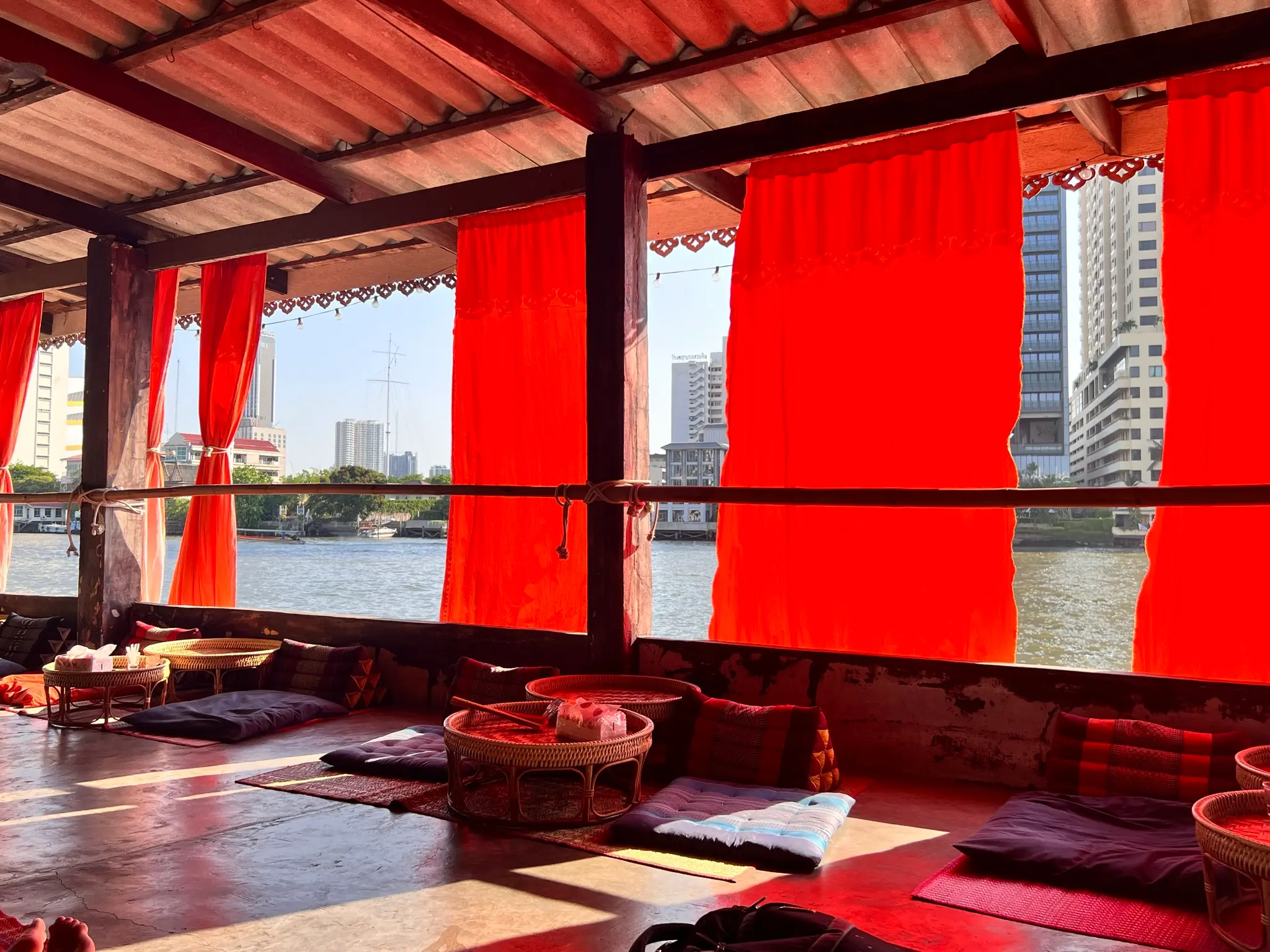 Afternoon light retreat on the riverside